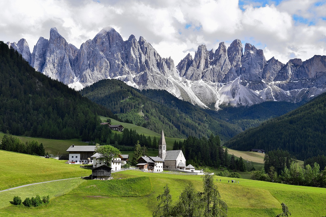 dolomiti-4342572_1280